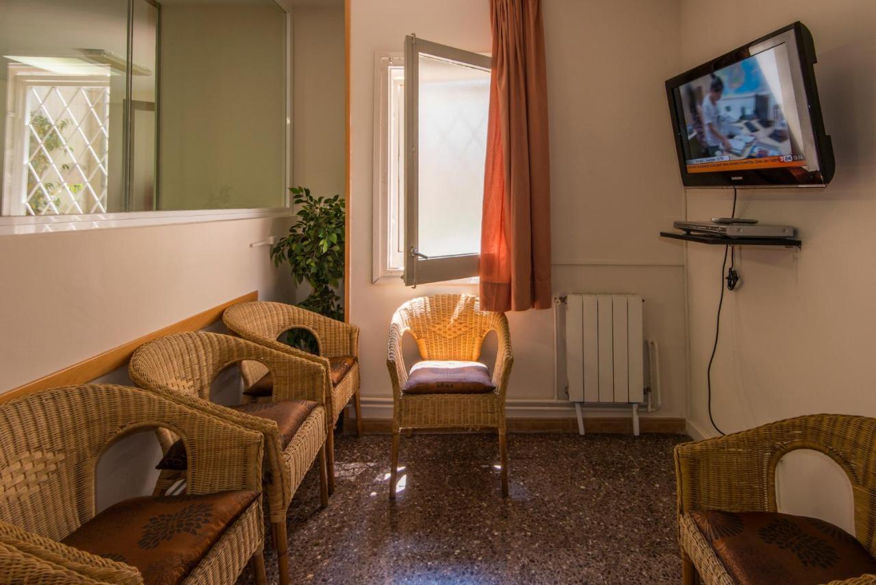 Хостел Residencia Sants Барселона Экстерьер фото